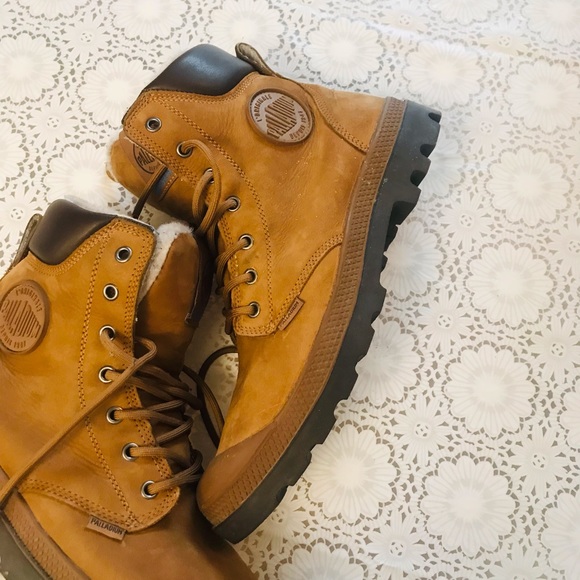 Almost new Palladium’s Heavy duty fur Winter boots - Picture 4 of 9